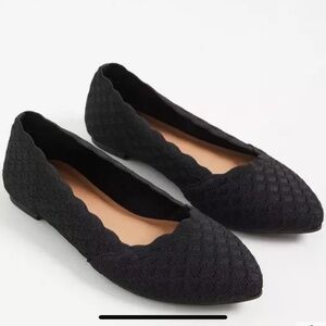 Torrid Womens Black Scallop Edge Stretch Knit Pointed Toe Flat Shoes Sz. 8 WW
